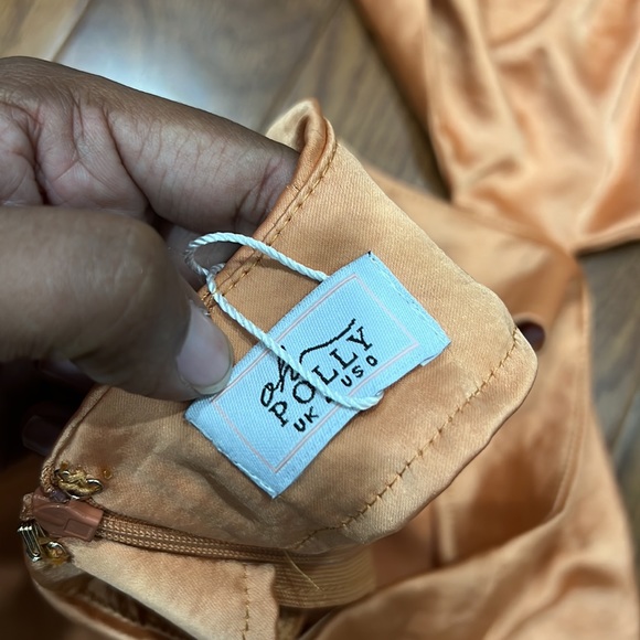 Oh Polly SUNSHINE SOLITUDE
Knot Detail Halter Neck Satin Mini Dress in Caramel - Picture 5 of 7